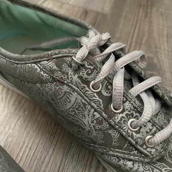 Vans Silver Floral Low Top Lace Up Sneakers 8 - Picture 5 of 8